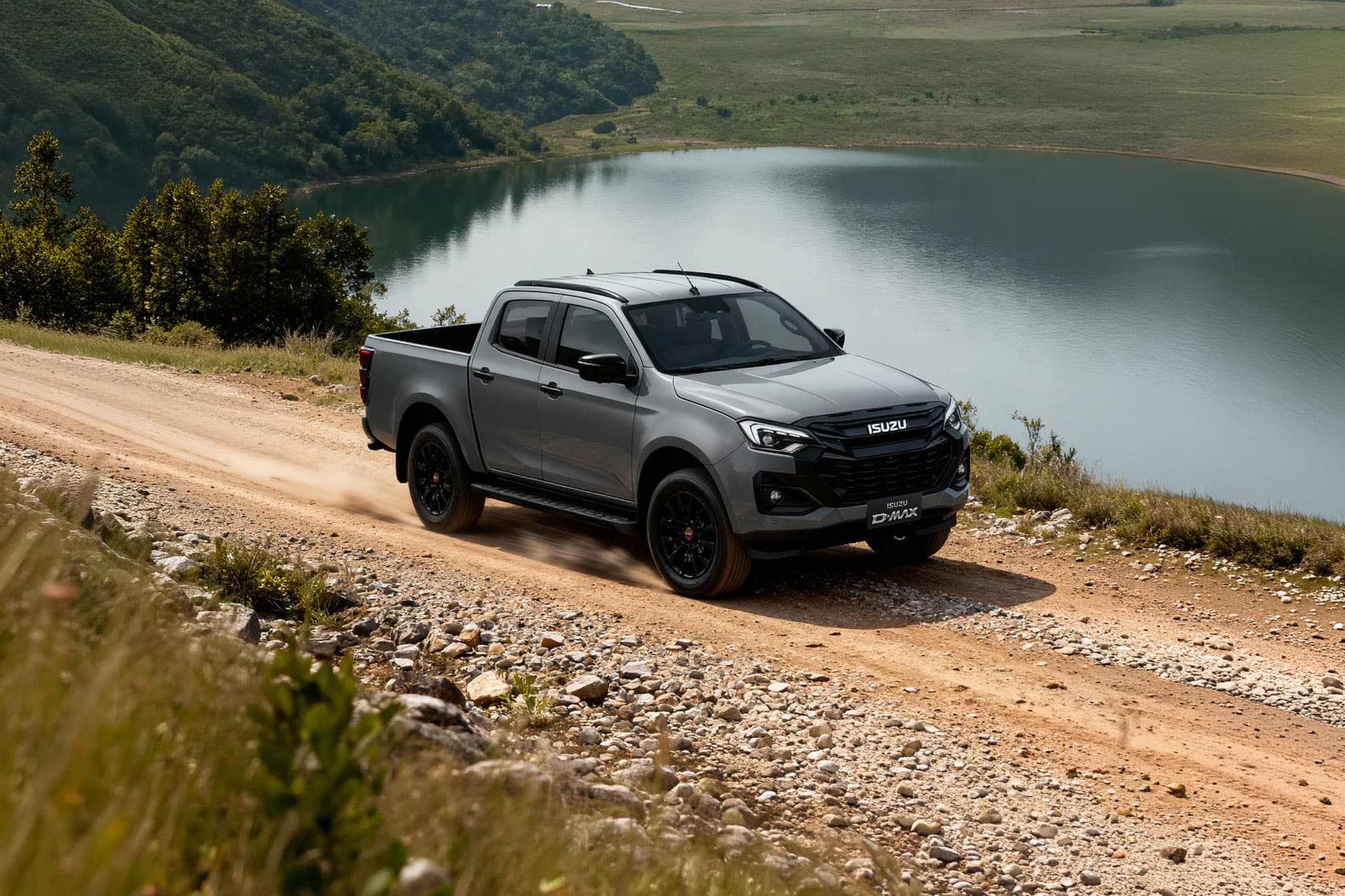 ISUZU D-MAX Double Cab 2.2L driving in mountains